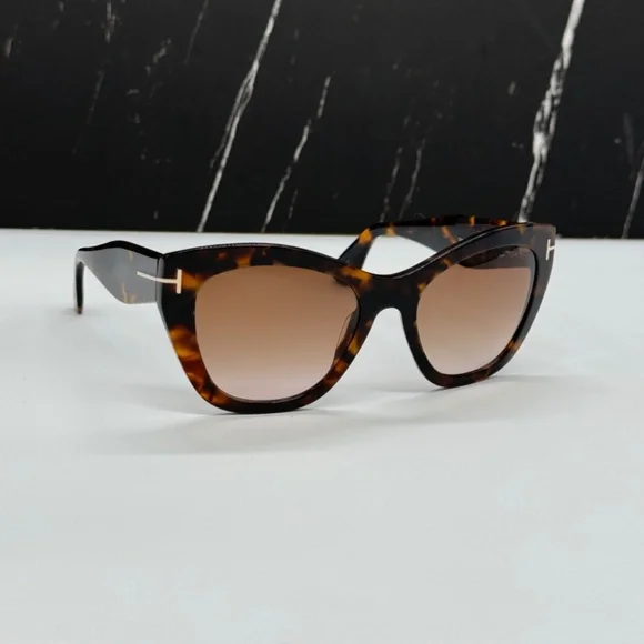Final Price! Tom Ford Cara FT0940 55F Vintage Dark Havana Sunglasses Tom Ford Women Sunglasses Havana Gradient Brown Cat Eye  main image 4